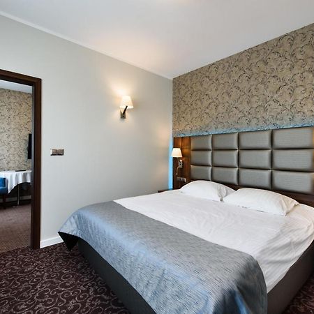 Hotel Nowy Dwor Trzebnica Ngoại thất bức ảnh