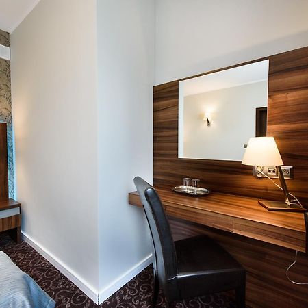 Hotel Nowy Dwor Trzebnica Ngoại thất bức ảnh