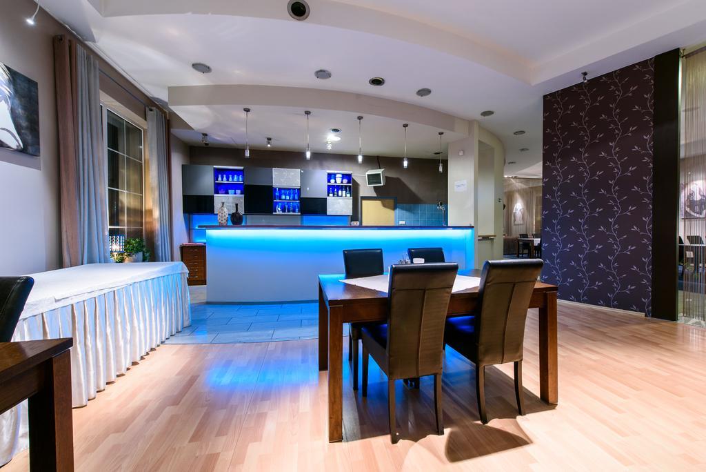 Hotel Nowy Dwor Trzebnica Ngoại thất bức ảnh