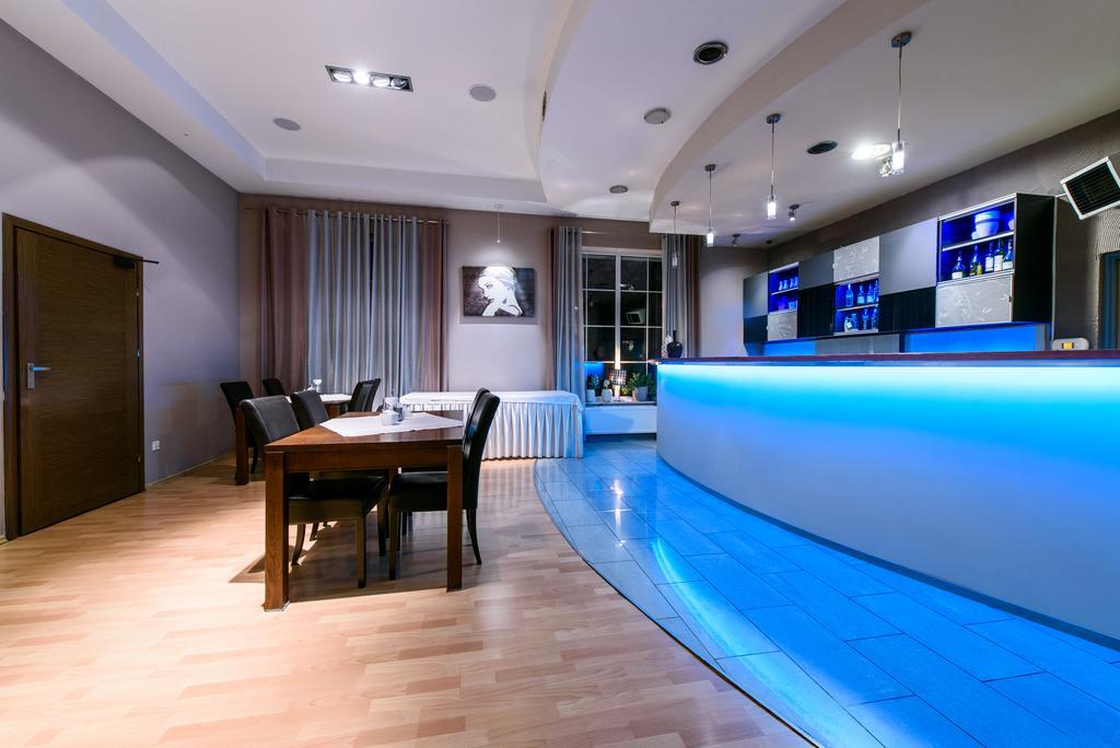 Hotel Nowy Dwor Trzebnica Ngoại thất bức ảnh