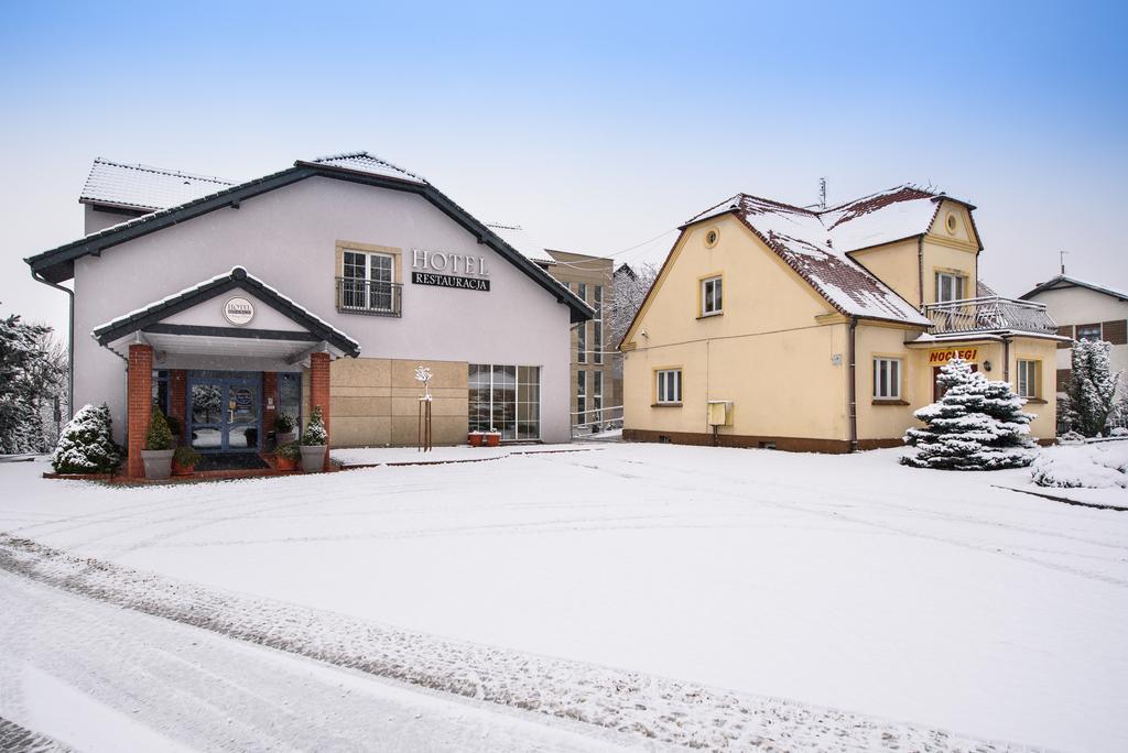 Hotel Nowy Dwor Trzebnica Ngoại thất bức ảnh
