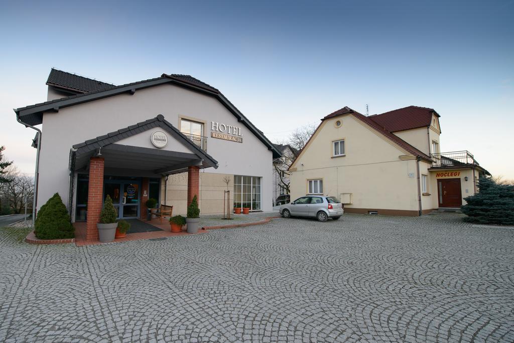 Hotel Nowy Dwor Trzebnica Ngoại thất bức ảnh