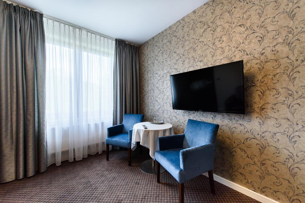 Hotel Nowy Dwor Trzebnica Ngoại thất bức ảnh