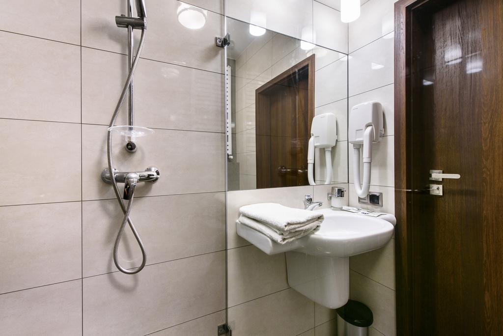 Hotel Nowy Dwor Trzebnica Ngoại thất bức ảnh
