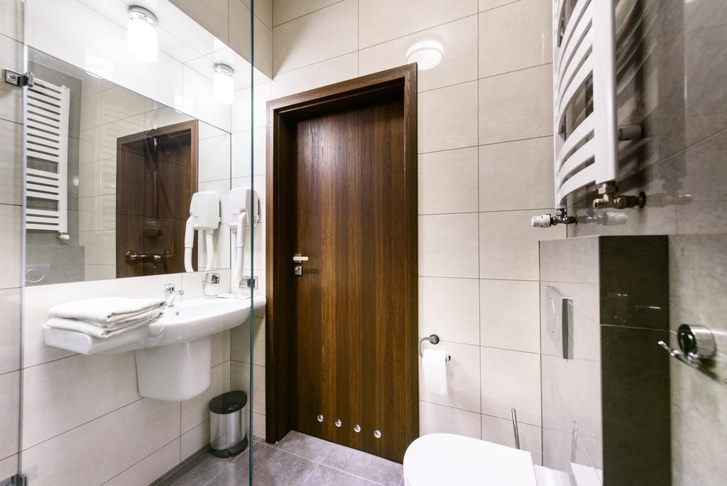 Hotel Nowy Dwor Trzebnica Ngoại thất bức ảnh