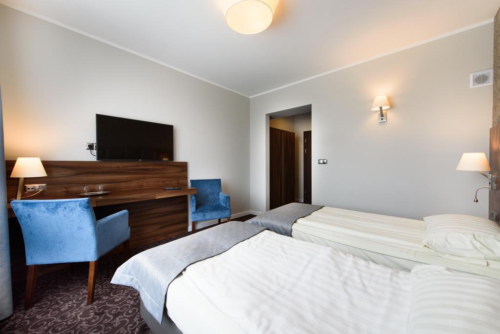 Hotel Nowy Dwor Trzebnica Ngoại thất bức ảnh