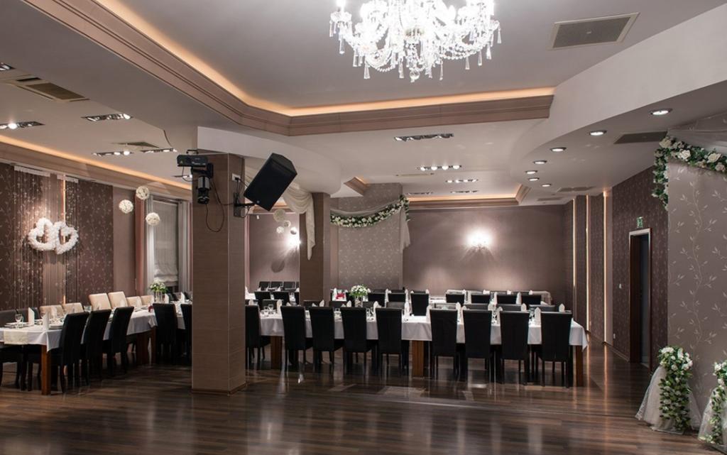 Hotel Nowy Dwor Trzebnica Ngoại thất bức ảnh