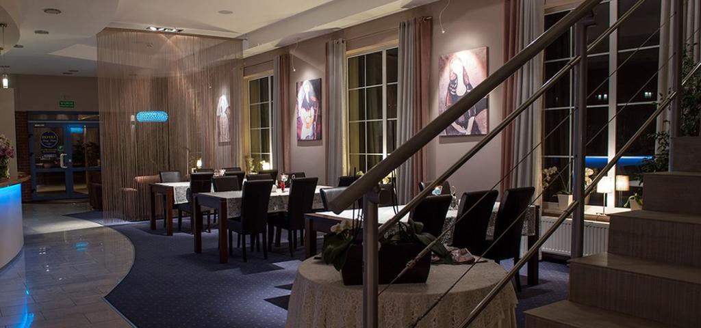Hotel Nowy Dwor Trzebnica Ngoại thất bức ảnh