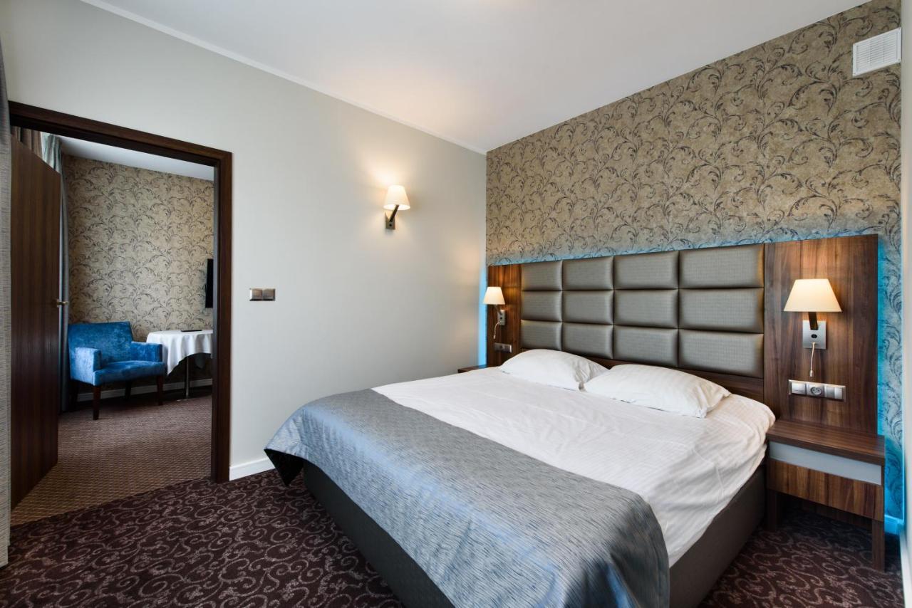 Hotel Nowy Dwor Trzebnica Ngoại thất bức ảnh