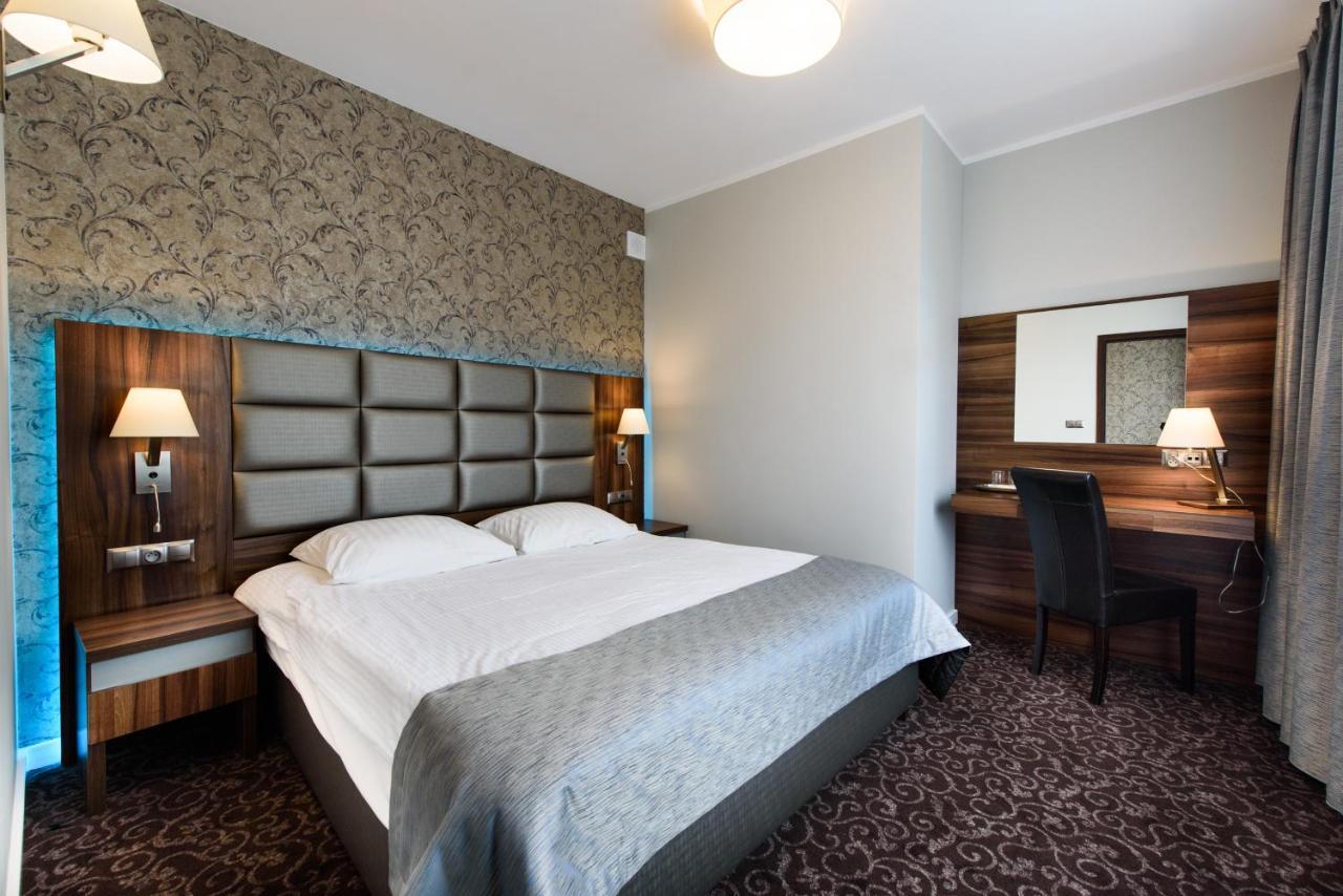 Hotel Nowy Dwor Trzebnica Ngoại thất bức ảnh