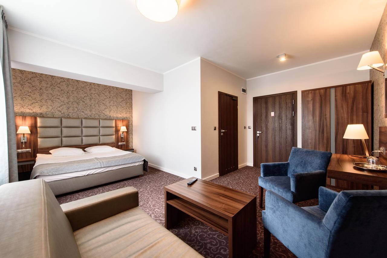 Hotel Nowy Dwor Trzebnica Ngoại thất bức ảnh