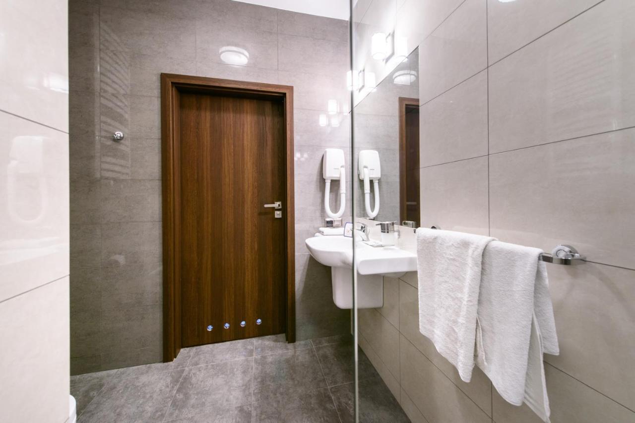 Hotel Nowy Dwor Trzebnica Ngoại thất bức ảnh