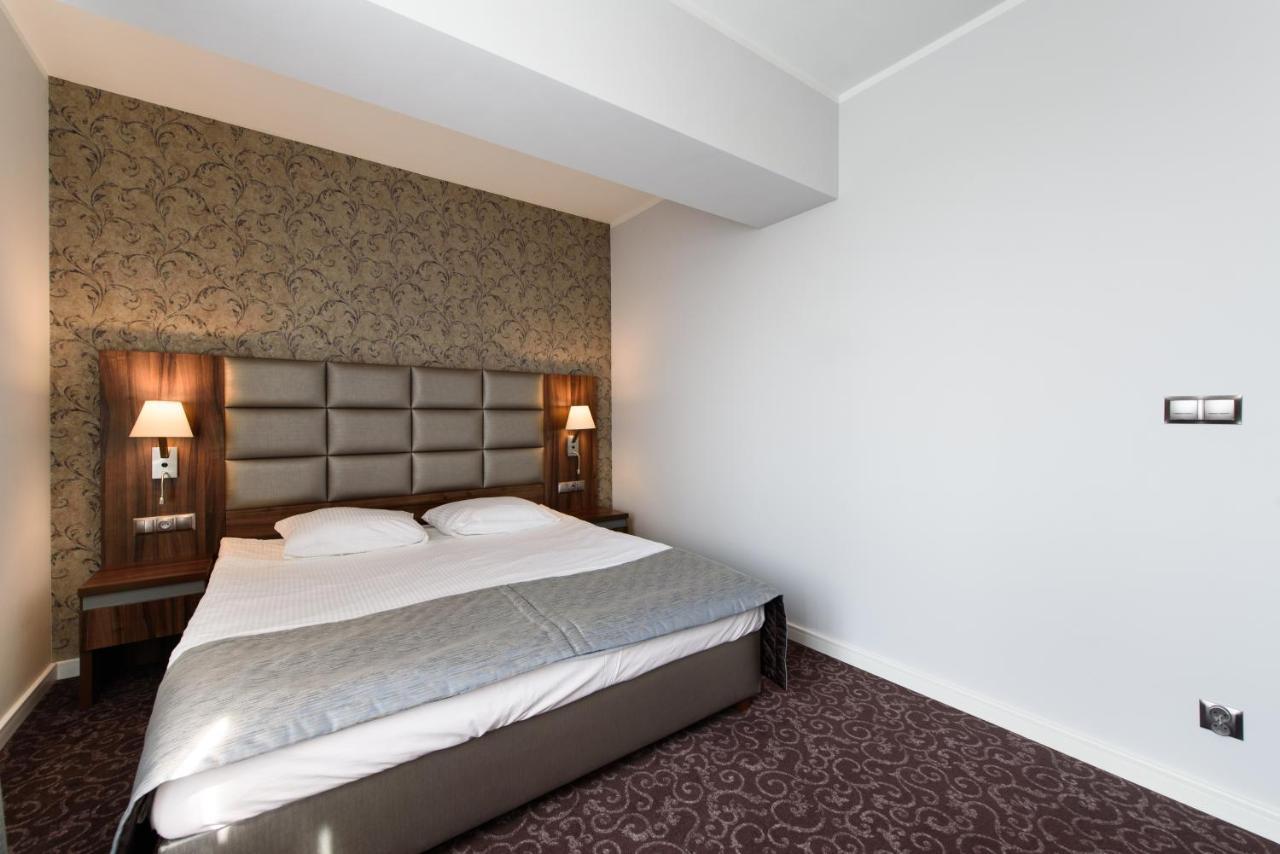 Hotel Nowy Dwor Trzebnica Ngoại thất bức ảnh